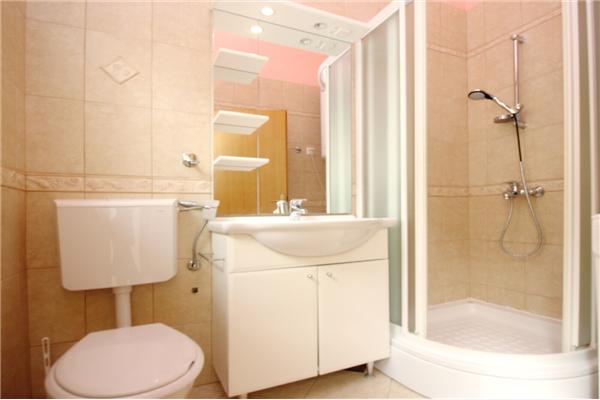 Apartment A12, for 5 persons