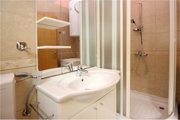 Apartment A12, for 5 persons