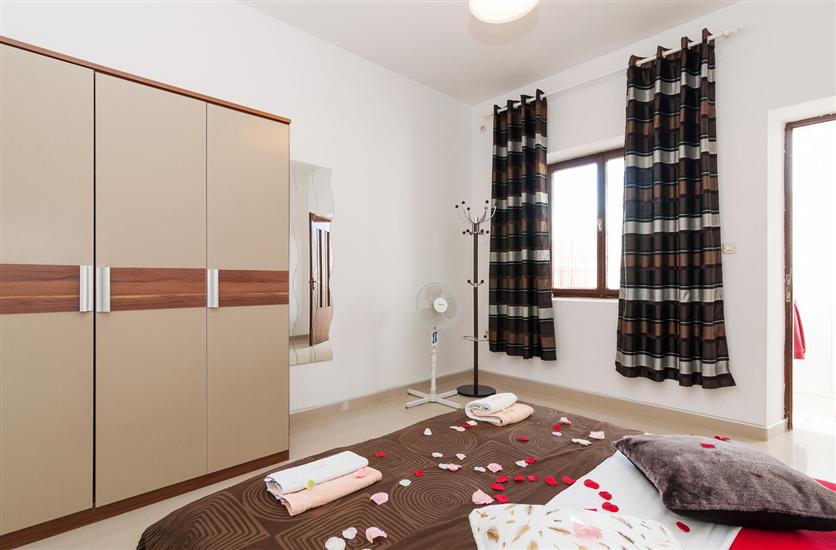 Apartment A1, for 5 persons
