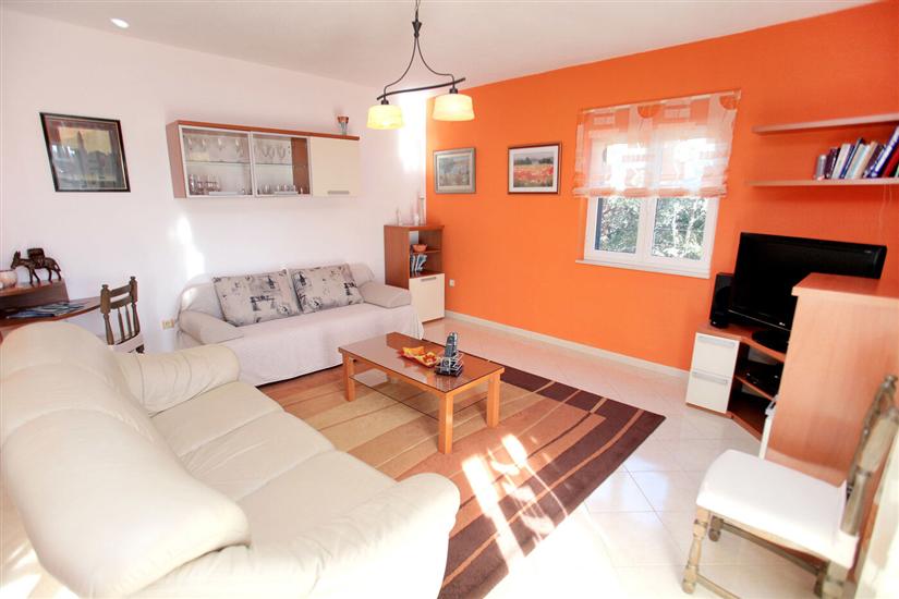 Apartment A1, for 8 persons