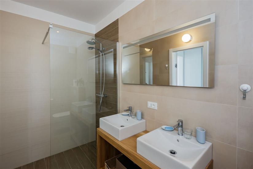 House K1, for 10 persons