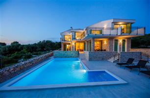 House - Lun - island Pag