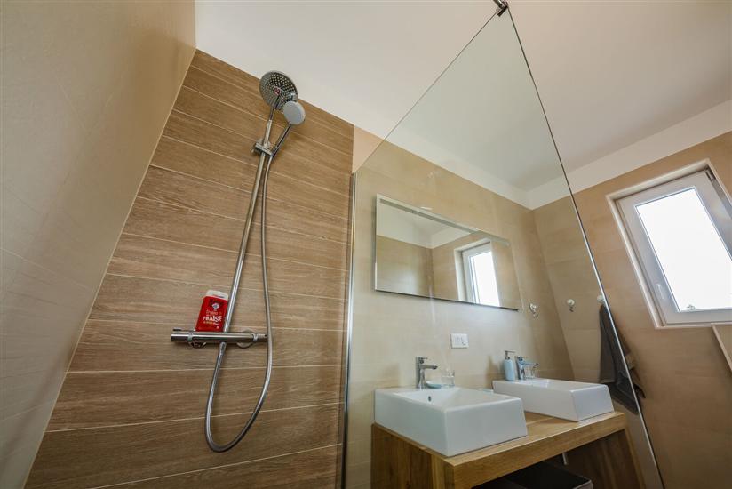 House K1, for 10 persons