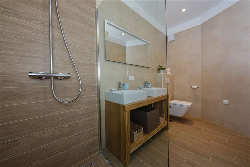 House K1, for 10 persons