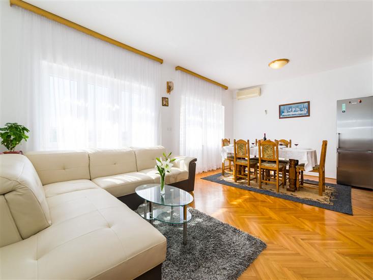 House K1, for 12 persons