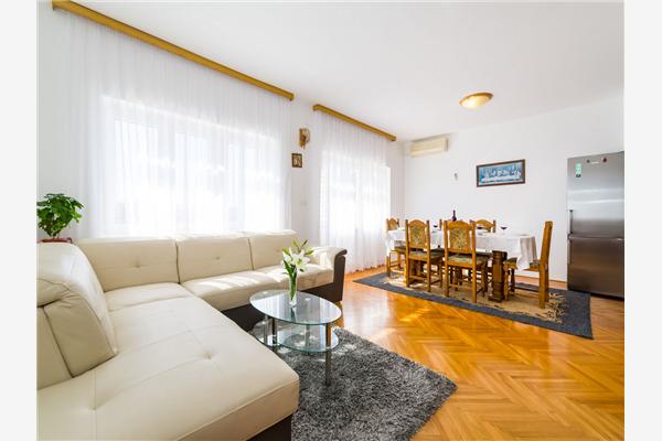 House K1, for 12 persons