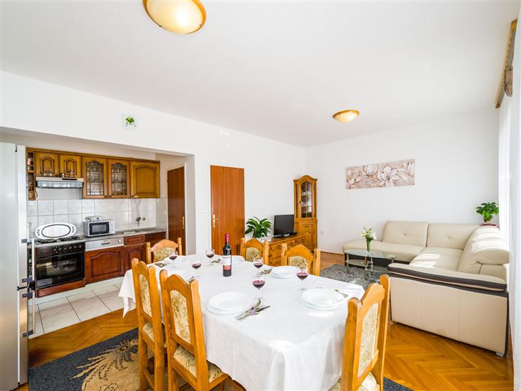 House K1, for 12 persons