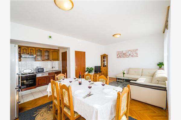 House K1, for 12 persons