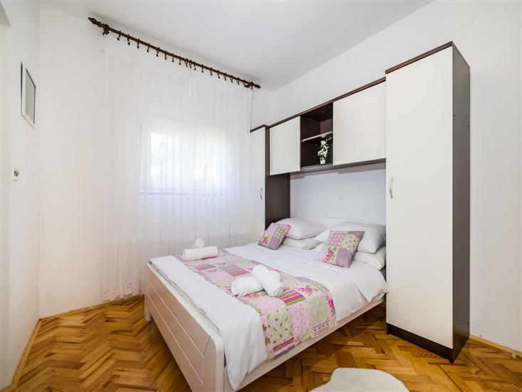 House K1, for 12 persons