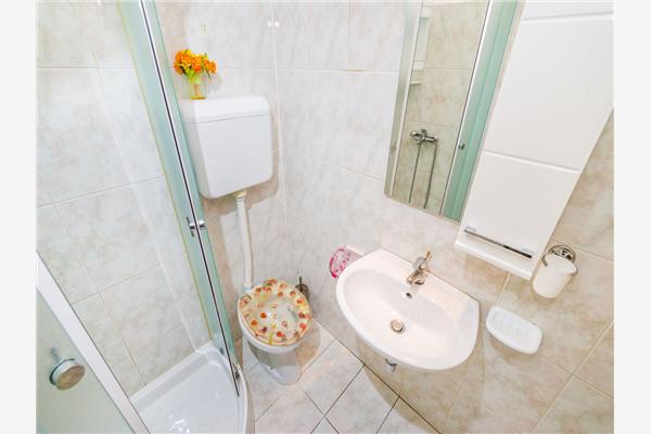 House K1, for 12 persons