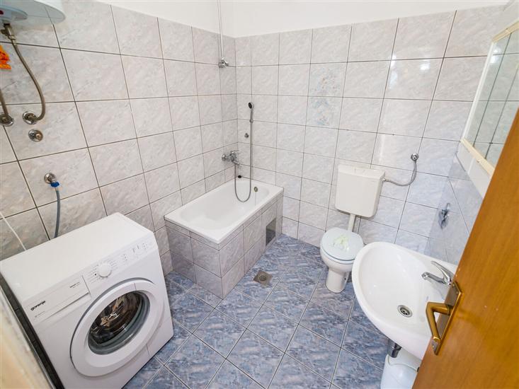 House K1, for 12 persons