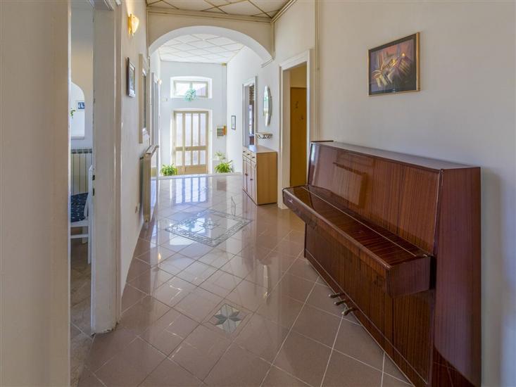 Apartment A1, for 5 persons