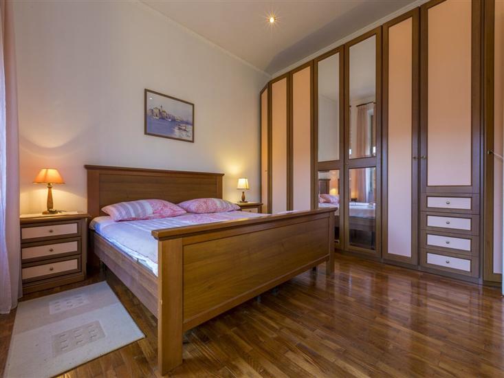 Apartment A1, for 5 persons