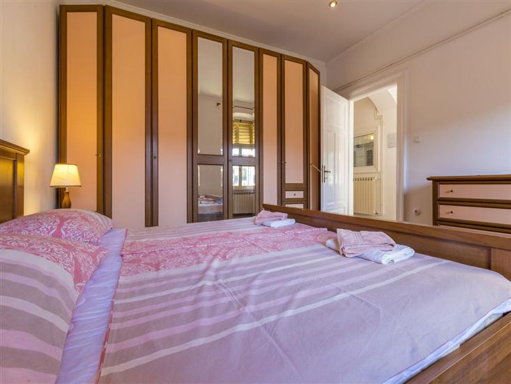 Apartment A1, for 5 persons