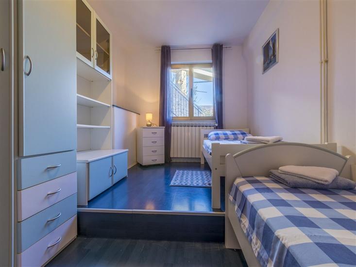 Apartment A1, for 5 persons