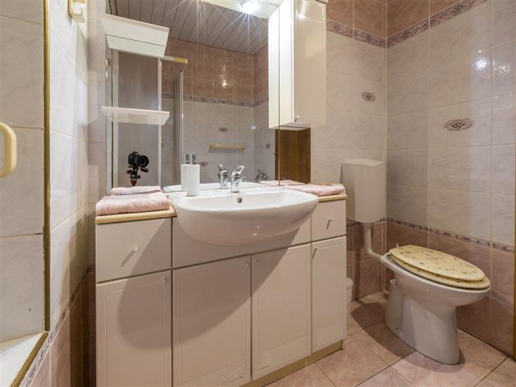 Apartment A1, for 5 persons