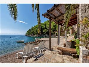 Apartments Robinzon Milivoj , Remote cottage, Size 50.00 m2, Airline distance to the sea 10 m