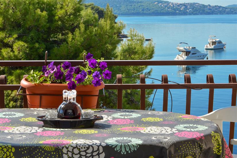 Apartment A2, for 6 persons