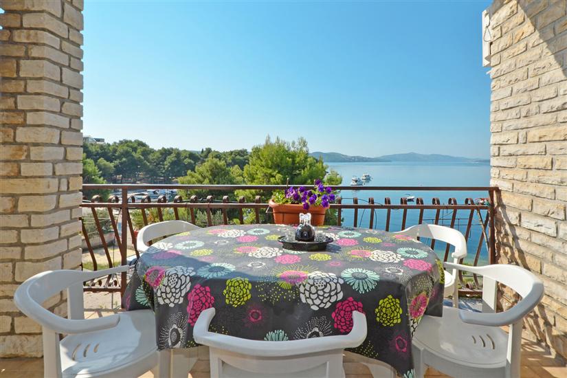 Apartment A2, for 6 persons