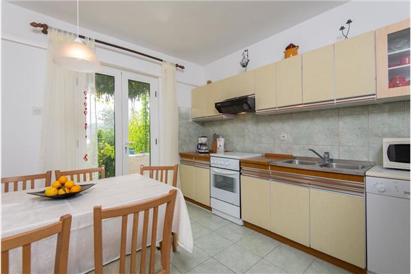 Kuća K1, za 10 osoba/e