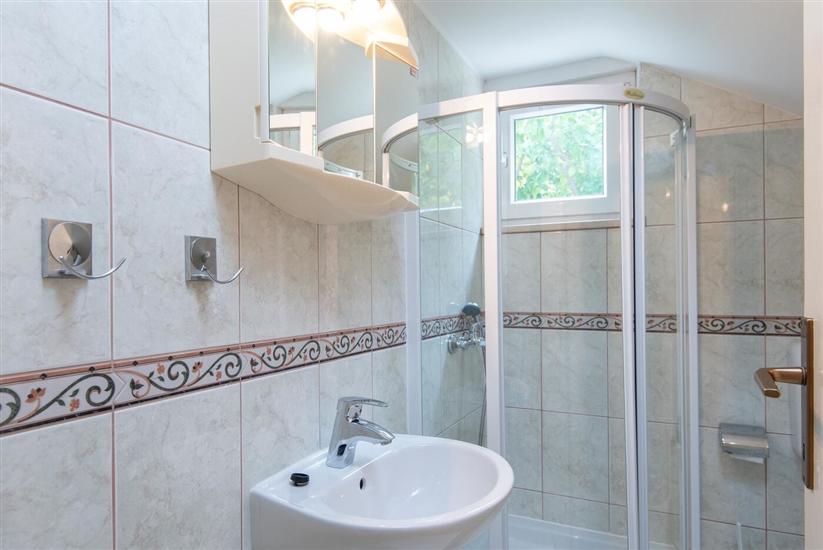 Kuća K1, za 10 osoba/e