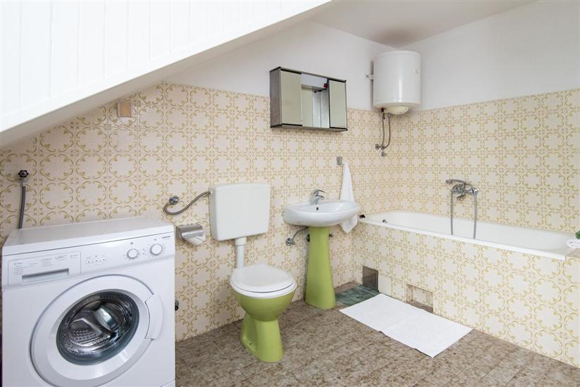 Kuća K1, za 10 osoba/e