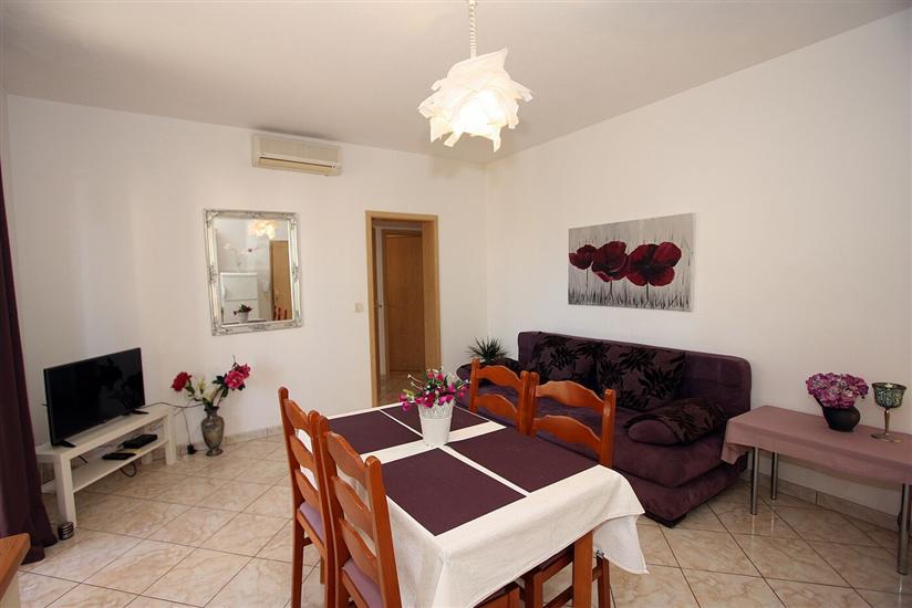 Apartment A6, for 5 persons