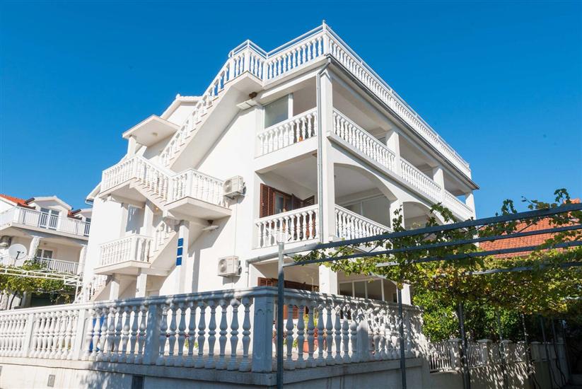 Apartments and Rooms PAPICA