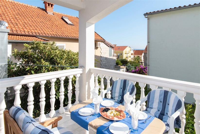 Room S1, for 2 persons