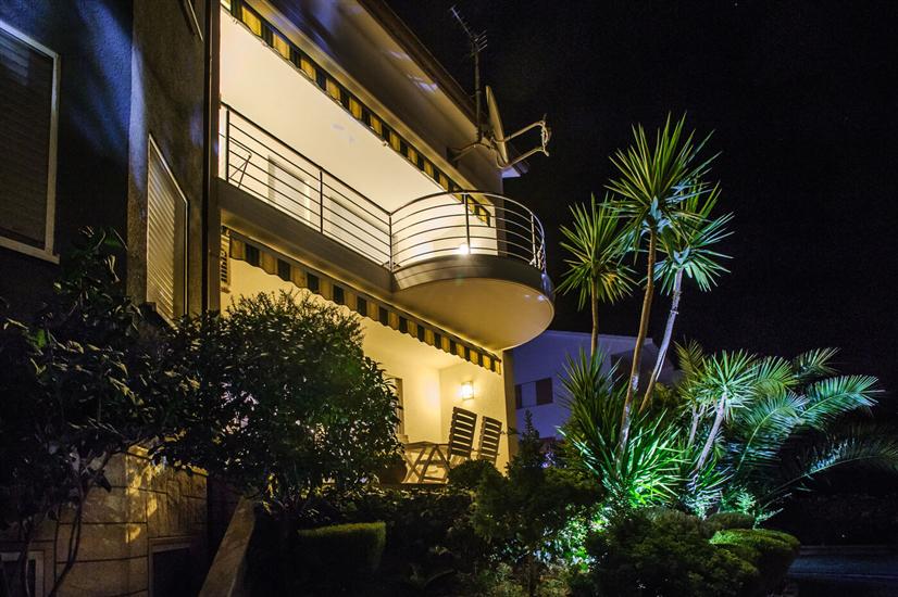 Apartment and Rooms Ana