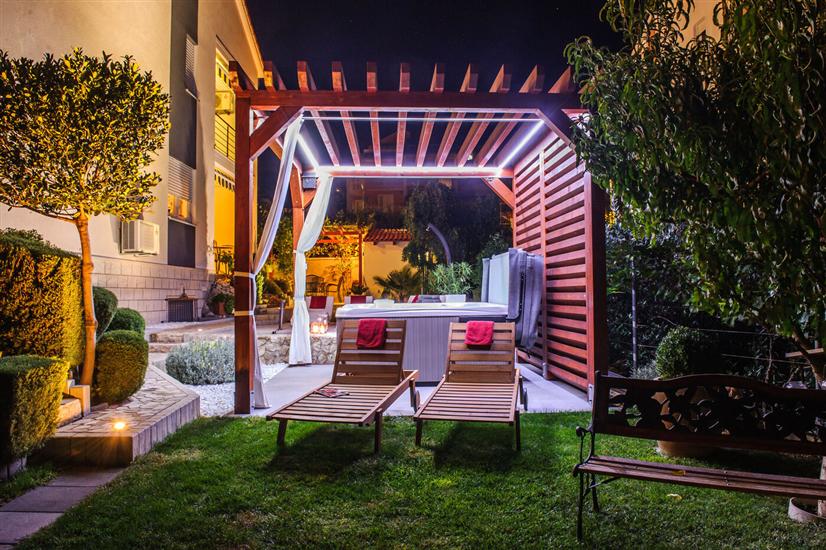 Apartment and Rooms Ana