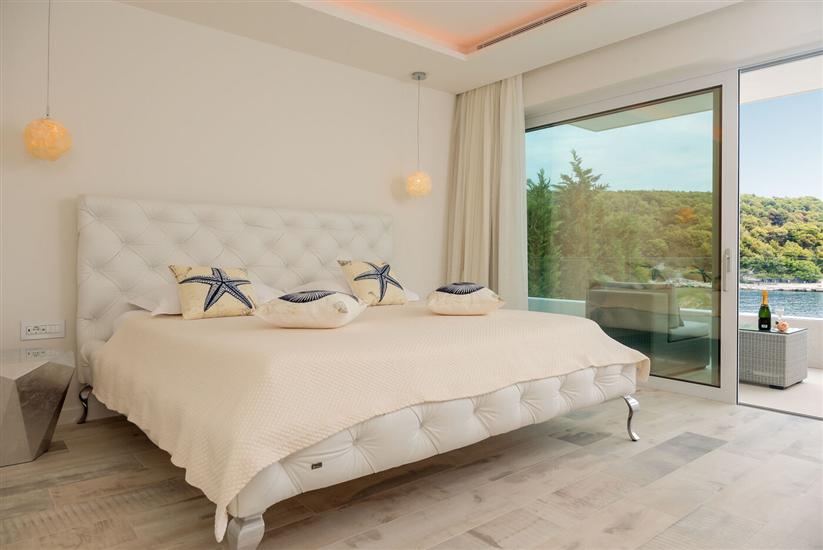 House K1, for 12 persons