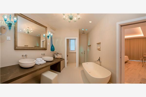 House K1, for 12 persons