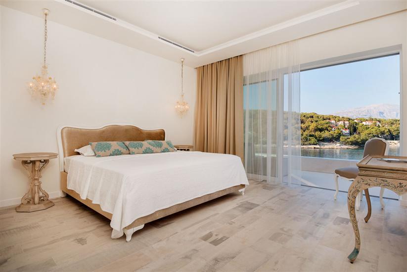 House K1, for 12 persons