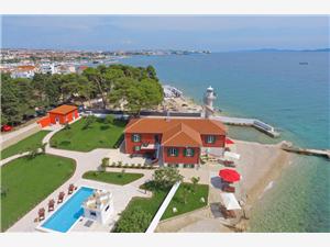 Ferienwohnungen Punta Lanterna Zadar, Größe 38,00 m2, Privatunterkunft mit Pool, Luftlinie bis zum Meer 10 m