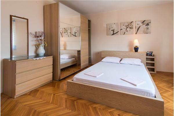 Apartment A1, for 5 persons