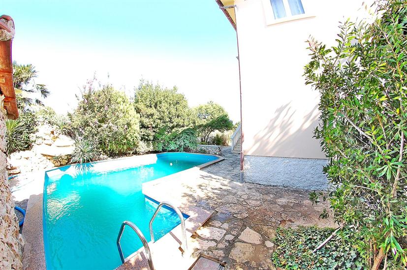 Apartmaji Marin sa bazenom