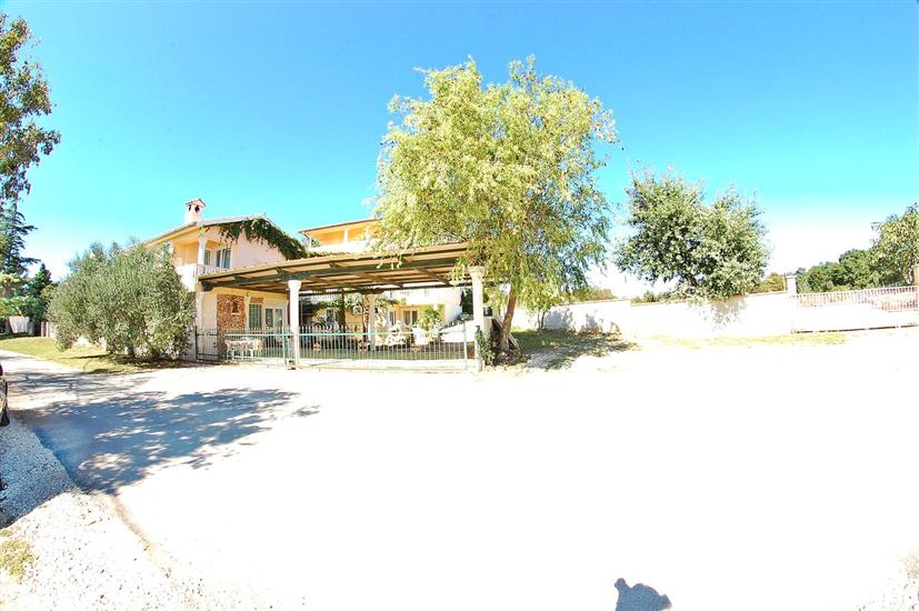 Apartmaji Marin sa bazenom