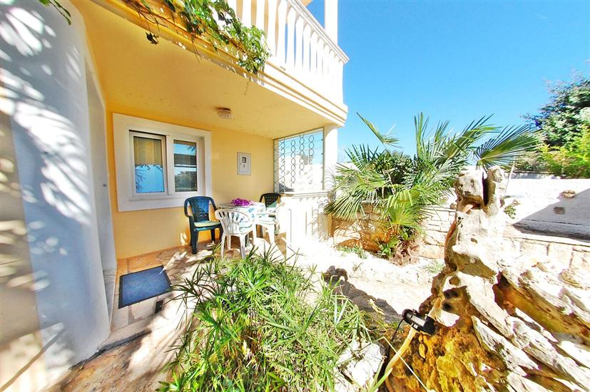 Apartmaji Marin sa bazenom