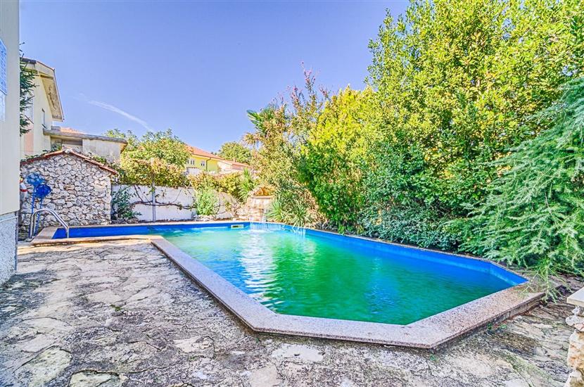 Apartmaji Marin sa bazenom