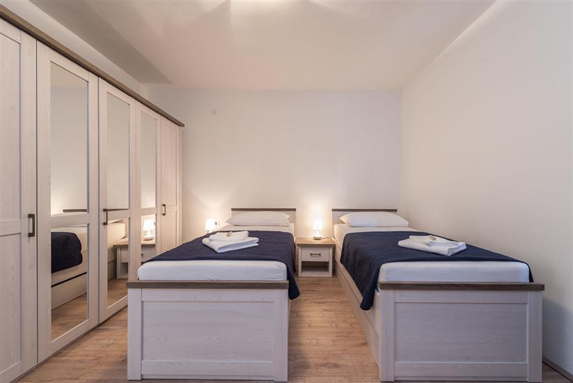 House K1, for 8 persons