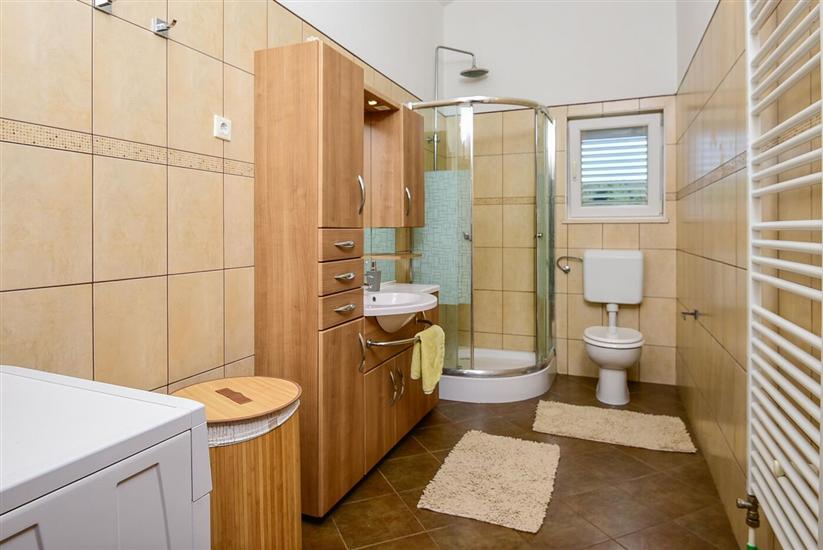 Apartment A4, for 6 persons