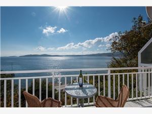 House Barbie Home Orebic, Size 72.00 m2, Airline distance to the sea 30 m