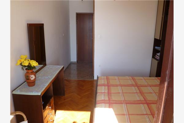 Room S1, for 2 persons