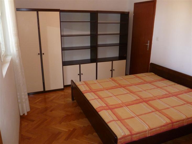 Room S2, for 4 persons