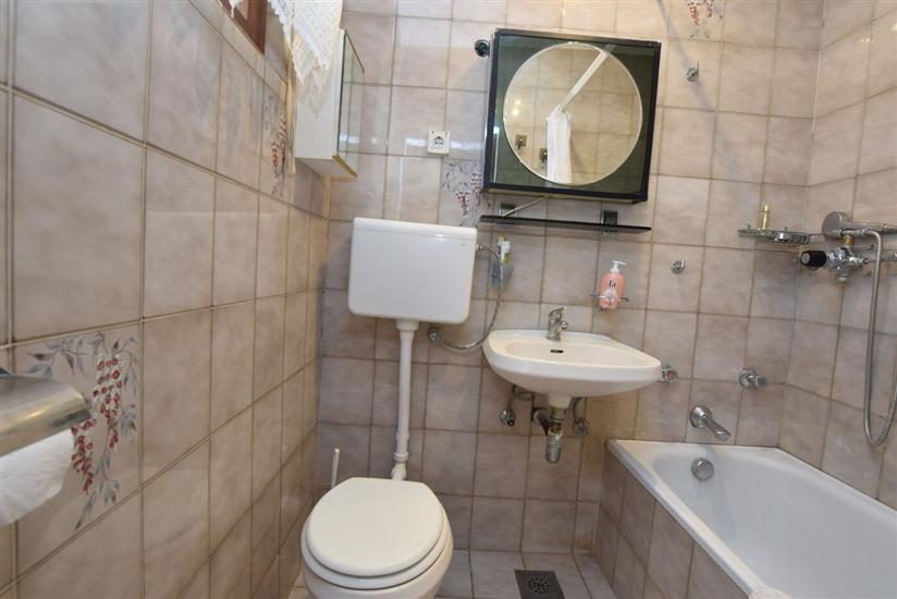 Apartment A1, for 5 persons