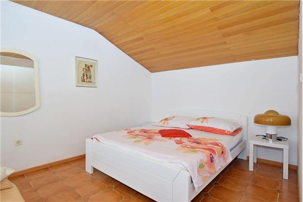 Apartment A1, for 5 persons