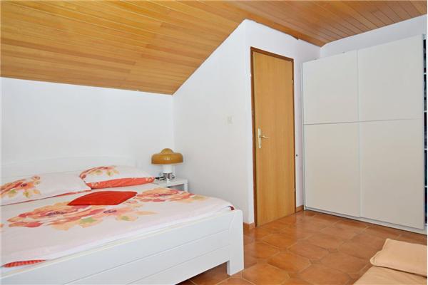 Apartment A1, for 5 persons