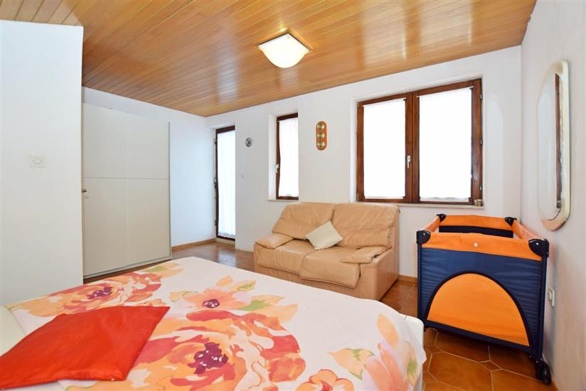 Apartment A1, for 5 persons