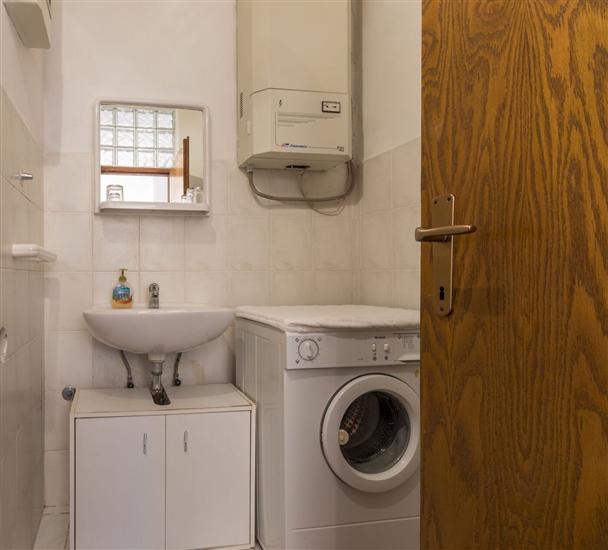 Apartment A1, for 5 persons